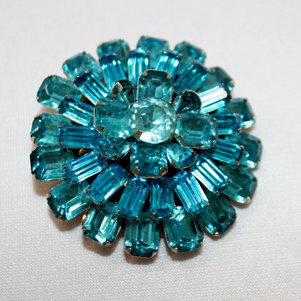 Vintage Aqua and Baby Blue Rhinestone Starburst Brooch Pin